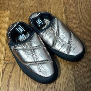 P448 Laby Slip-On Quilted Sneaker Slipper in Golnyl Metallic Gold Size 36